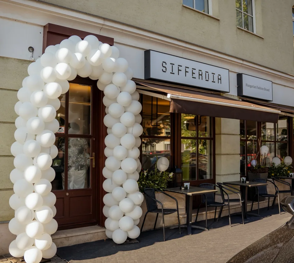 Exterior of the SIFFERDIA Atelier / Showroom in Budapest.